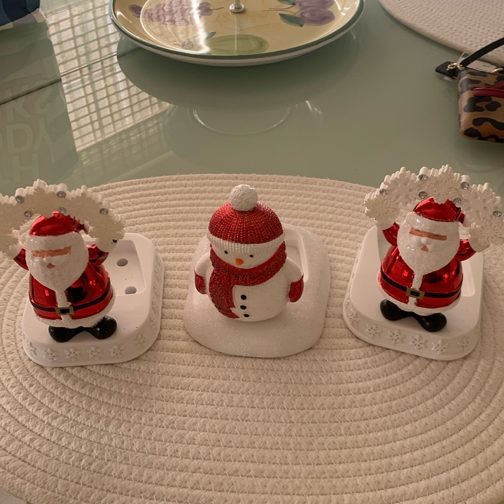 Foam soap holders